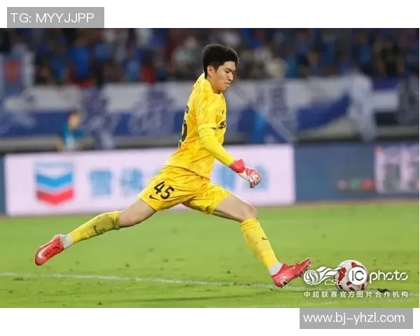 成都蓉城队长+上港主力右后卫赞同承受邓卓翔重金约请！直接下个月转会来武汉三镇效能，引发热议